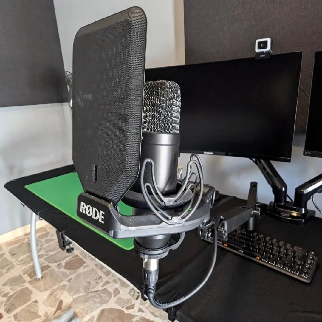 RØDE NT1 con filtro anti-pop e sospensione elastica